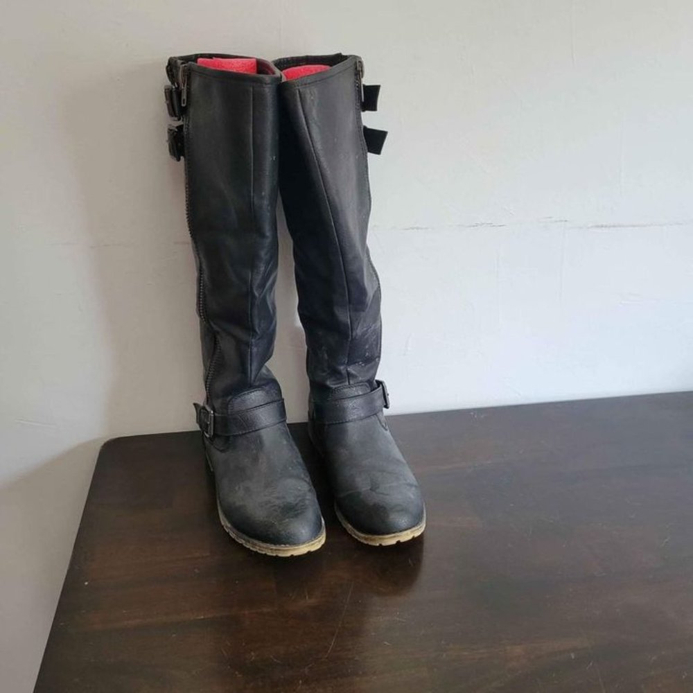 Madden girl boots Size 9.5